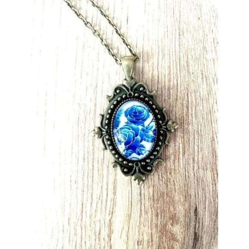 Blue and White Floral Print Victorian Style Necklace, NWT